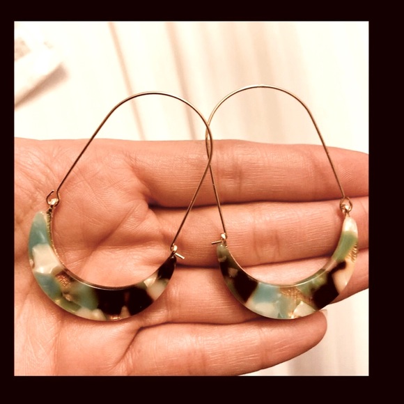 Acrylic Tortoise Mood Drop Earrings - Picture 2 of 3